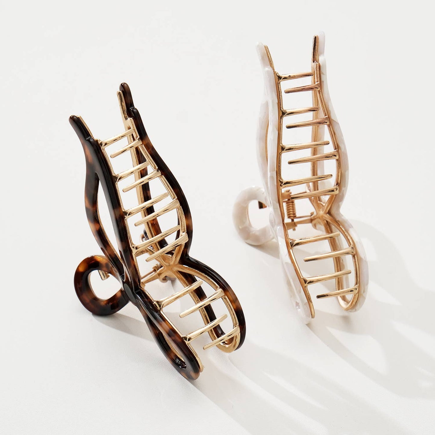 Sabrina Vintage Snow | Large Ribbon Metal Bow Claw Clip