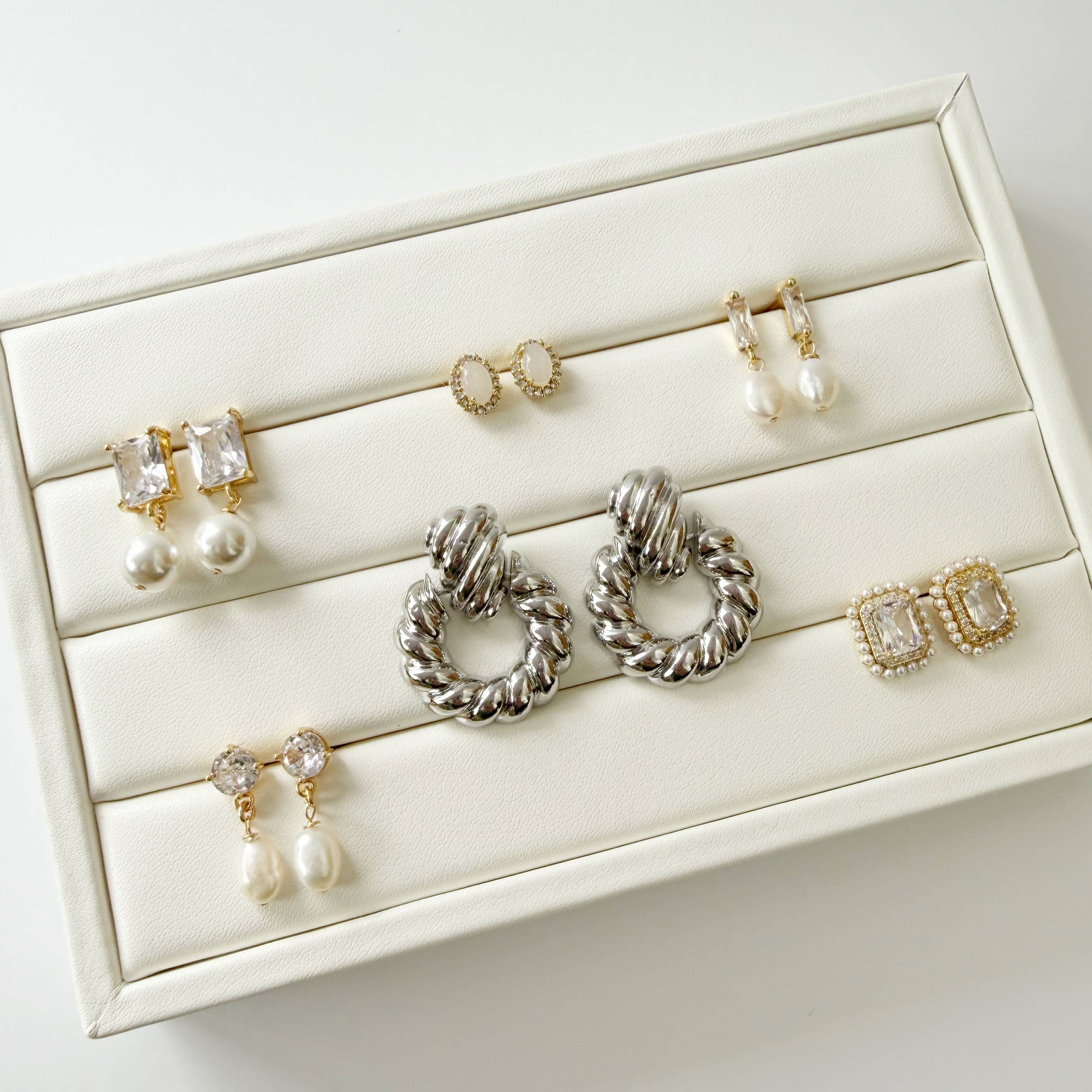 Opaline Studs Earrings