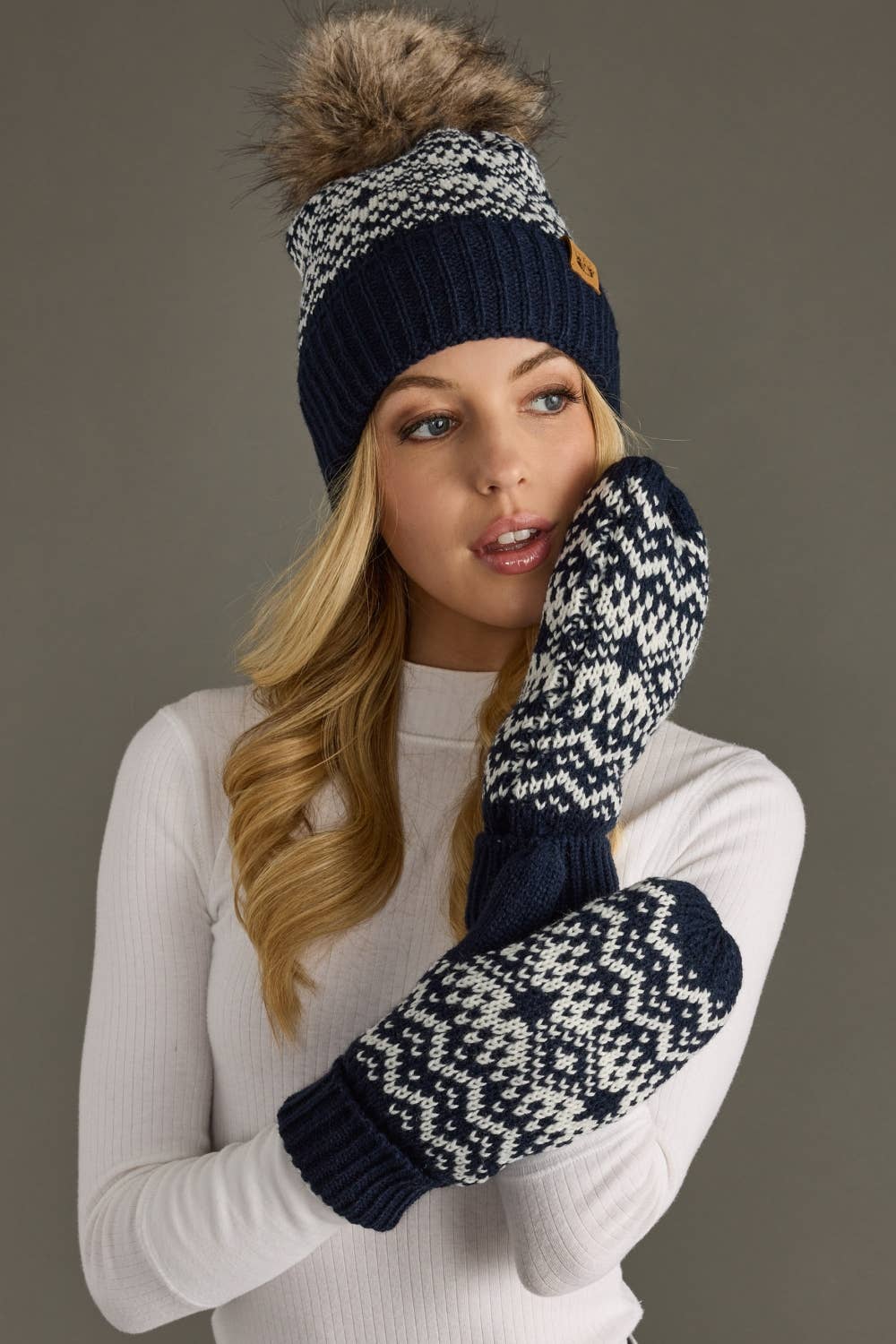Dk. Navy & White Patterned Mittens