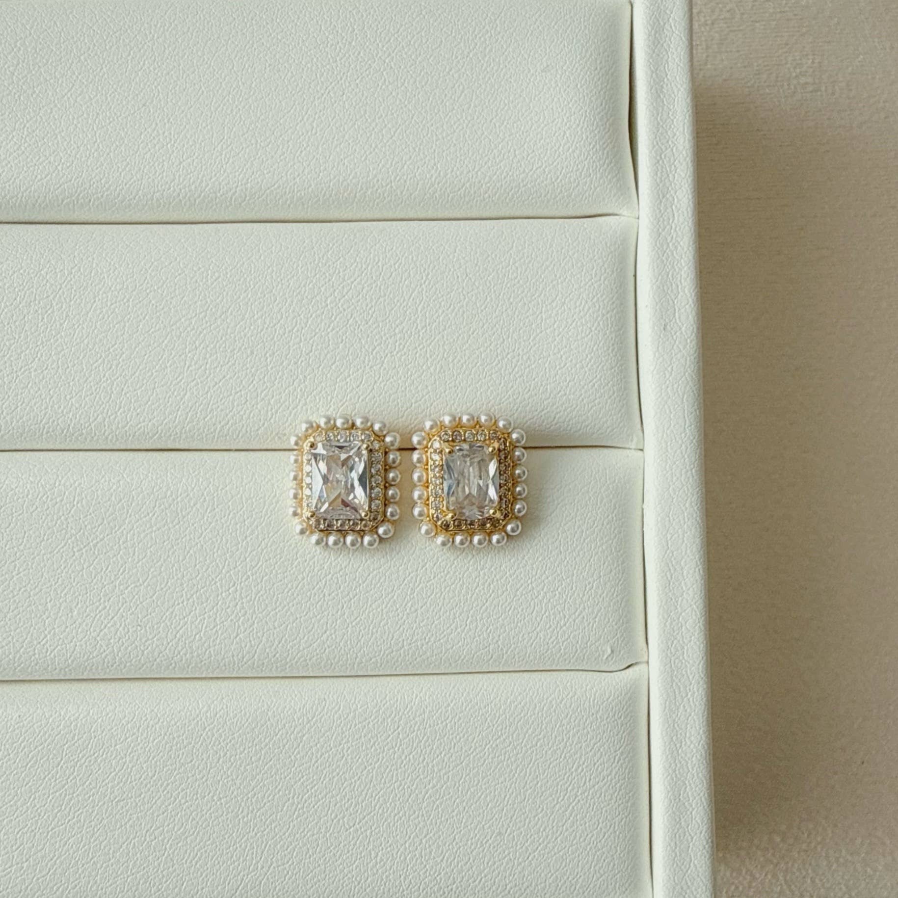 Eva Baguette Diamond Studs Earrings