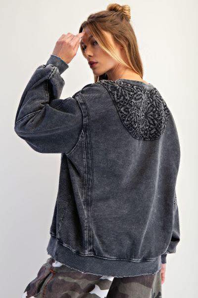 Dea Crochet Patch Crewneck