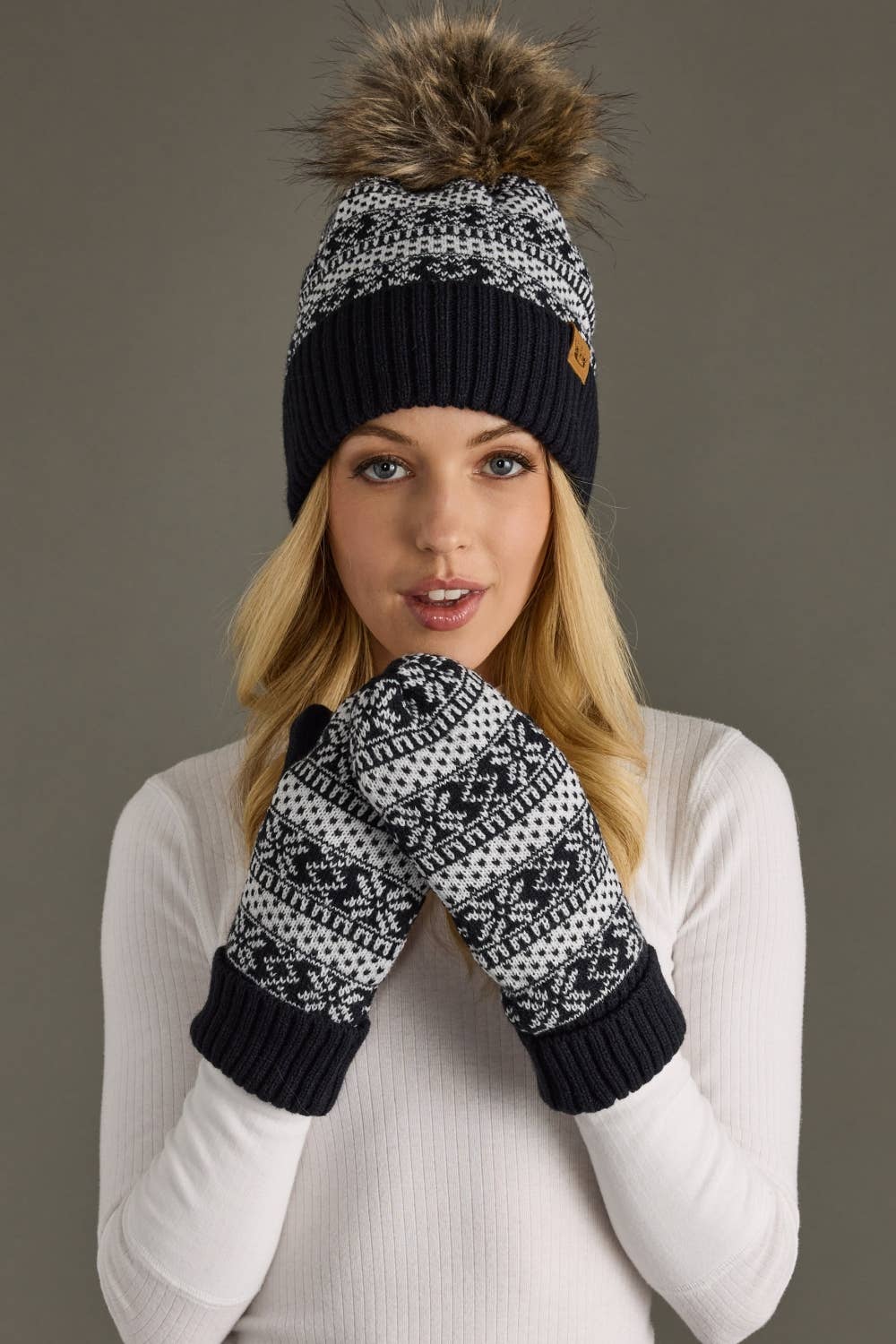 Dk. Navy & White Patterned Mittens