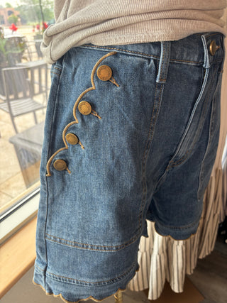 Gillian Scalloped Shorts